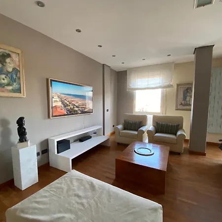 Charming Front Apartment