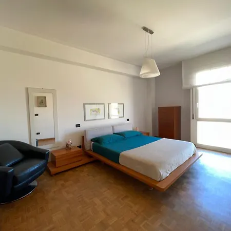 Charming Front Apartment *