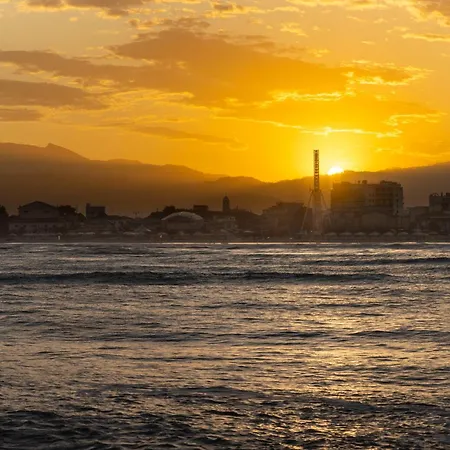 Apartment Charming Front Viareggio